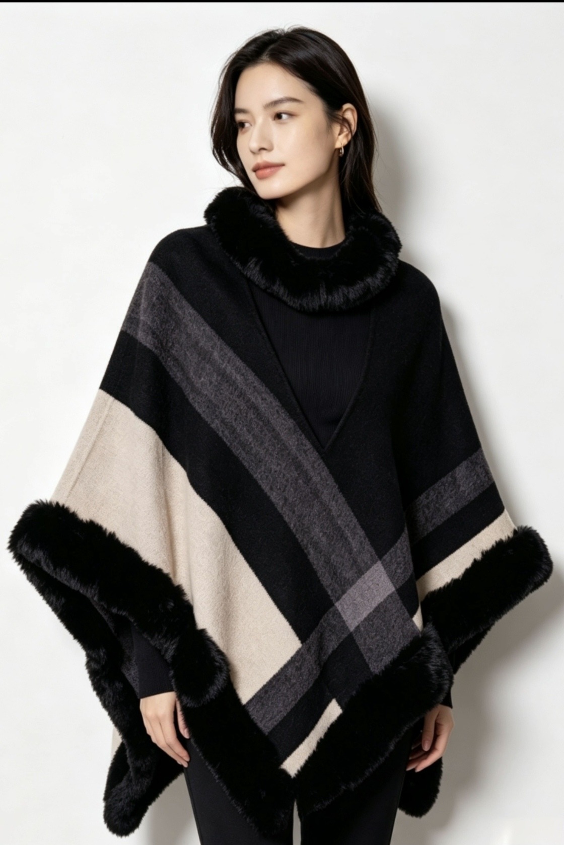 Grossiste Da Fashion - Poncho avec bordure fourrure