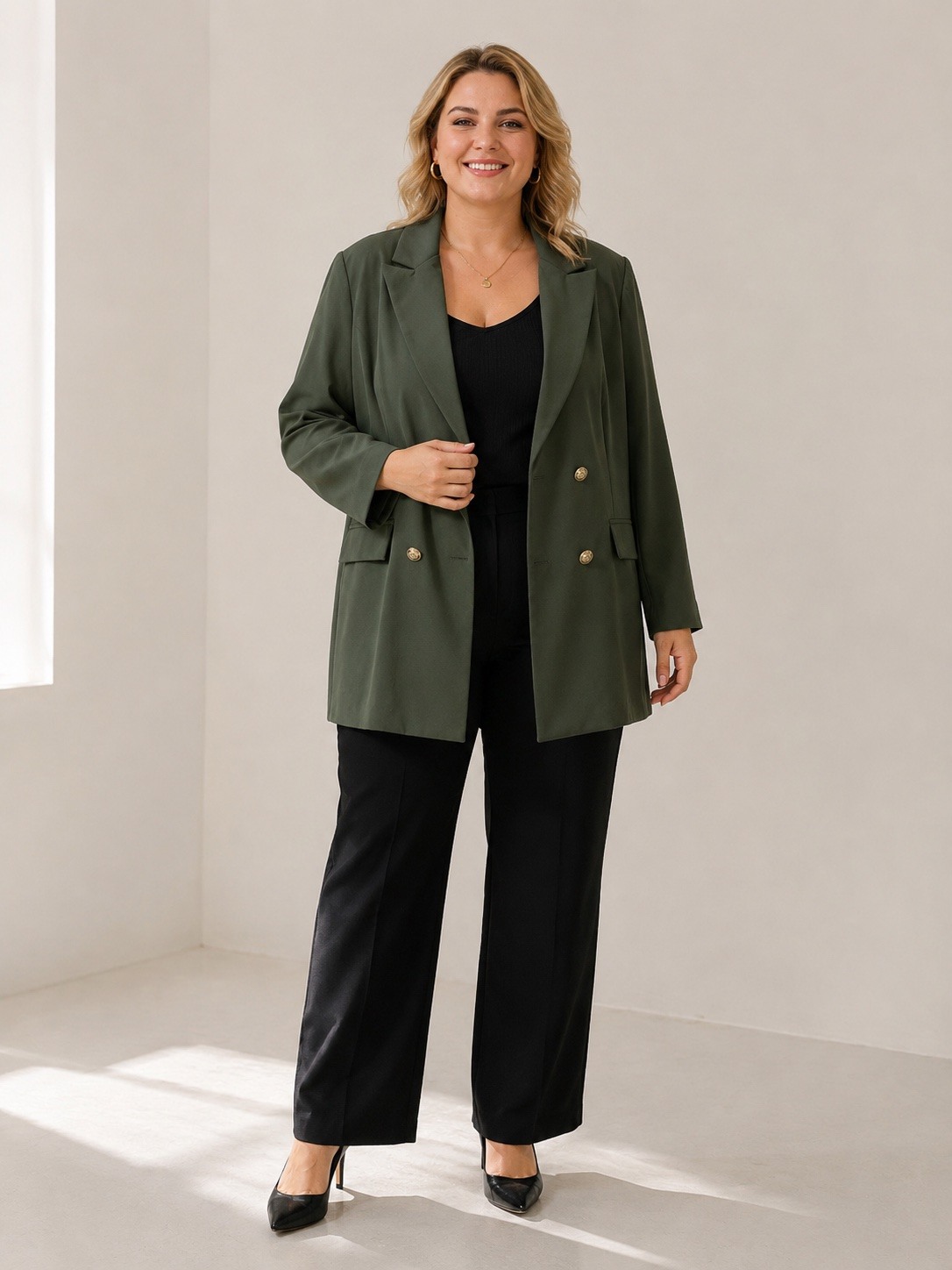 Wholesaler Danny - Blazer with gold buttons