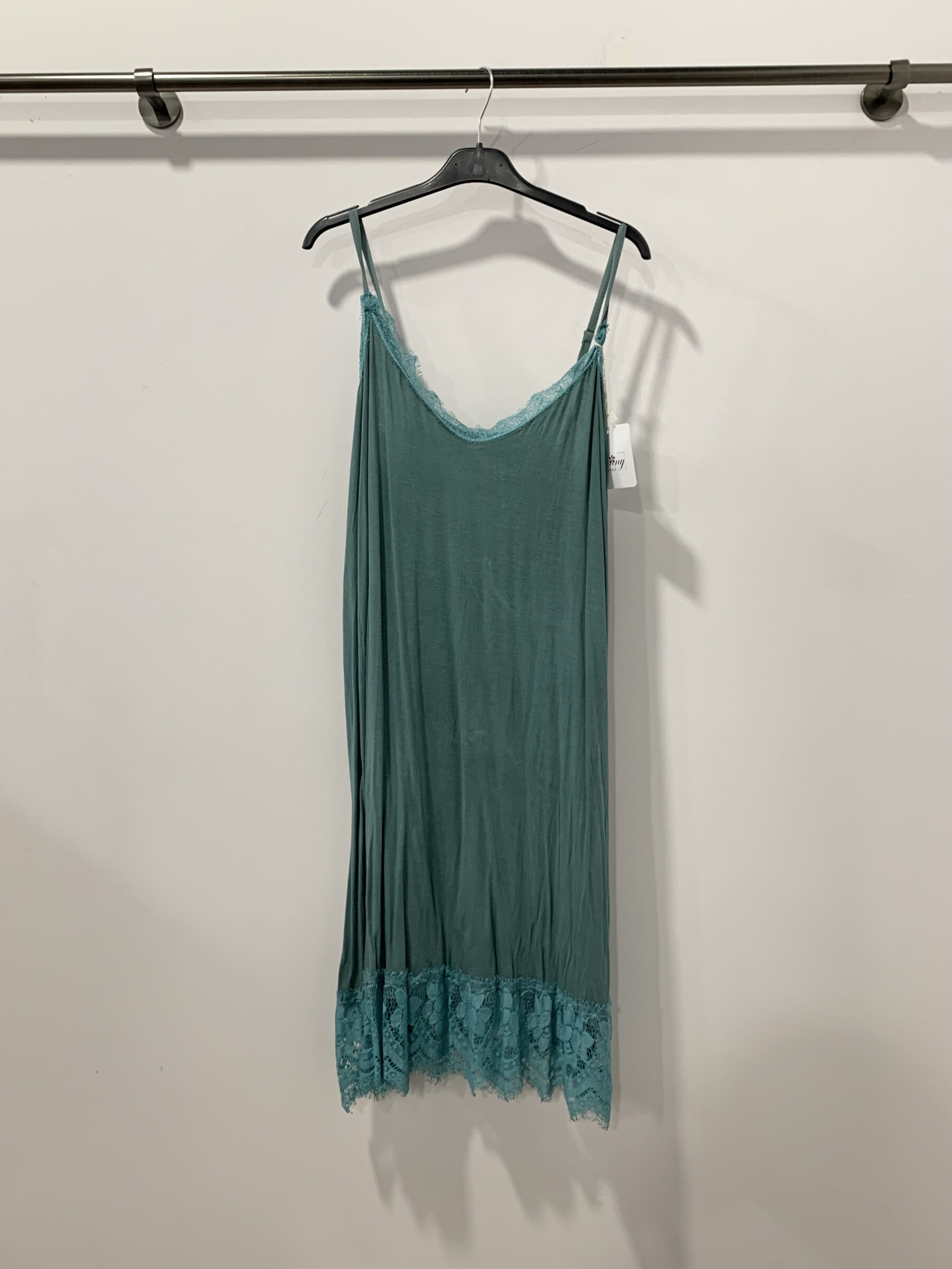 Grossiste Danny - Fond de robe à col dentelle