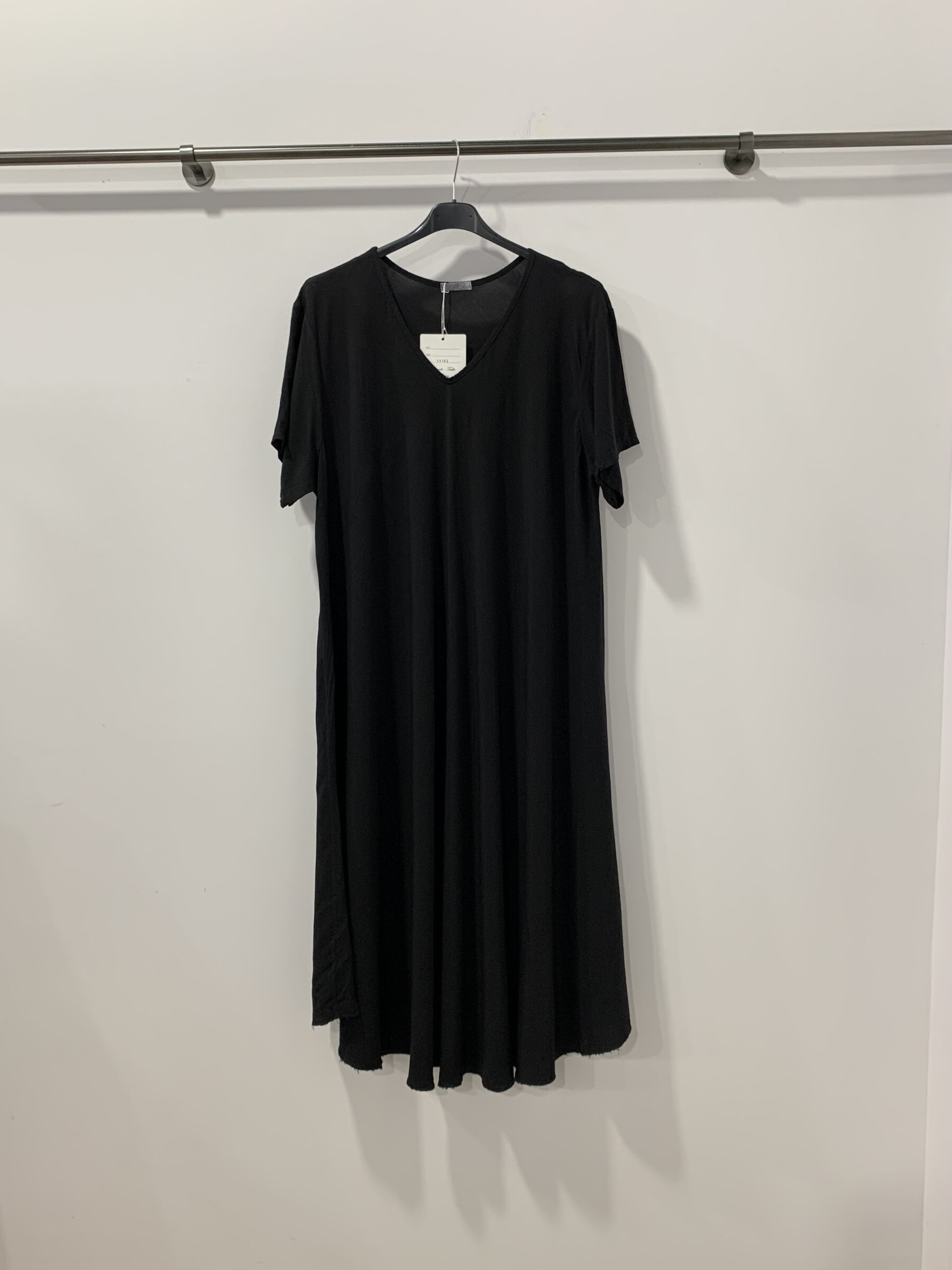 Length 80cm. Chest 82cm. Hip 110cm