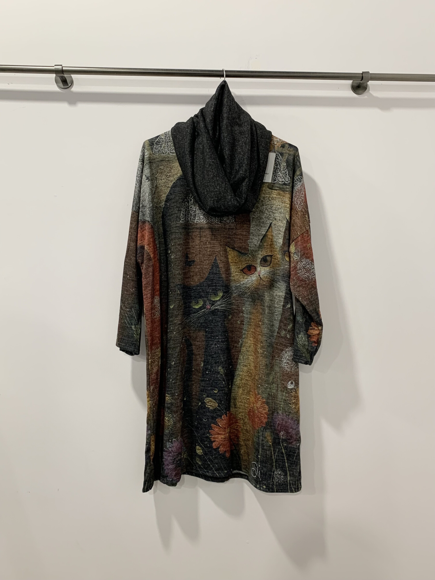 Élégance italienne pour l'automne : robe femme en viscose, polyester et élasthanne, collection Automne/Hiver 2025/2026.