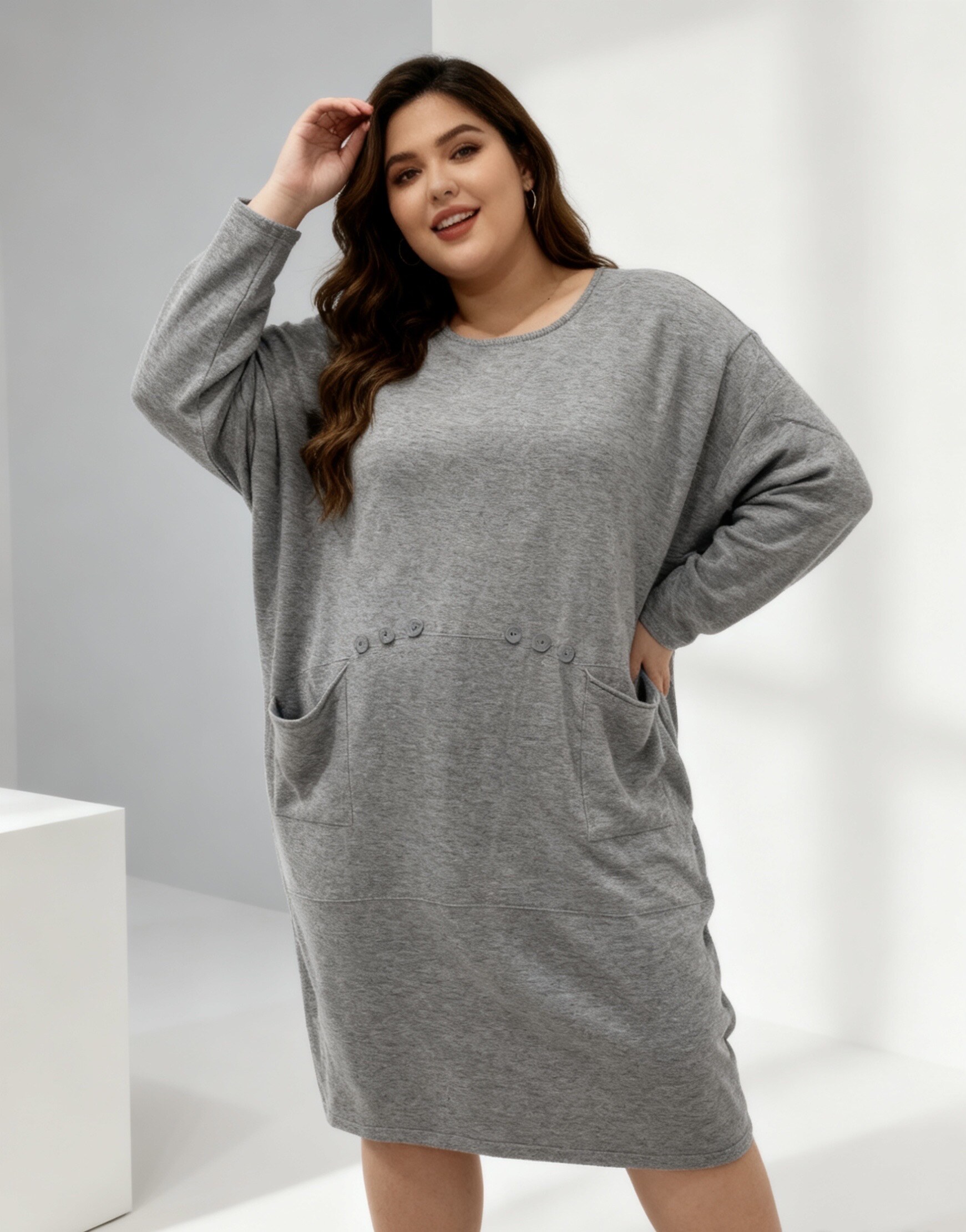 Light and stretchy knit dress, perfect for spring, made of polyamide, viscose, polyester, modal, and elastane, imported from China. Ideal for plus sizes.