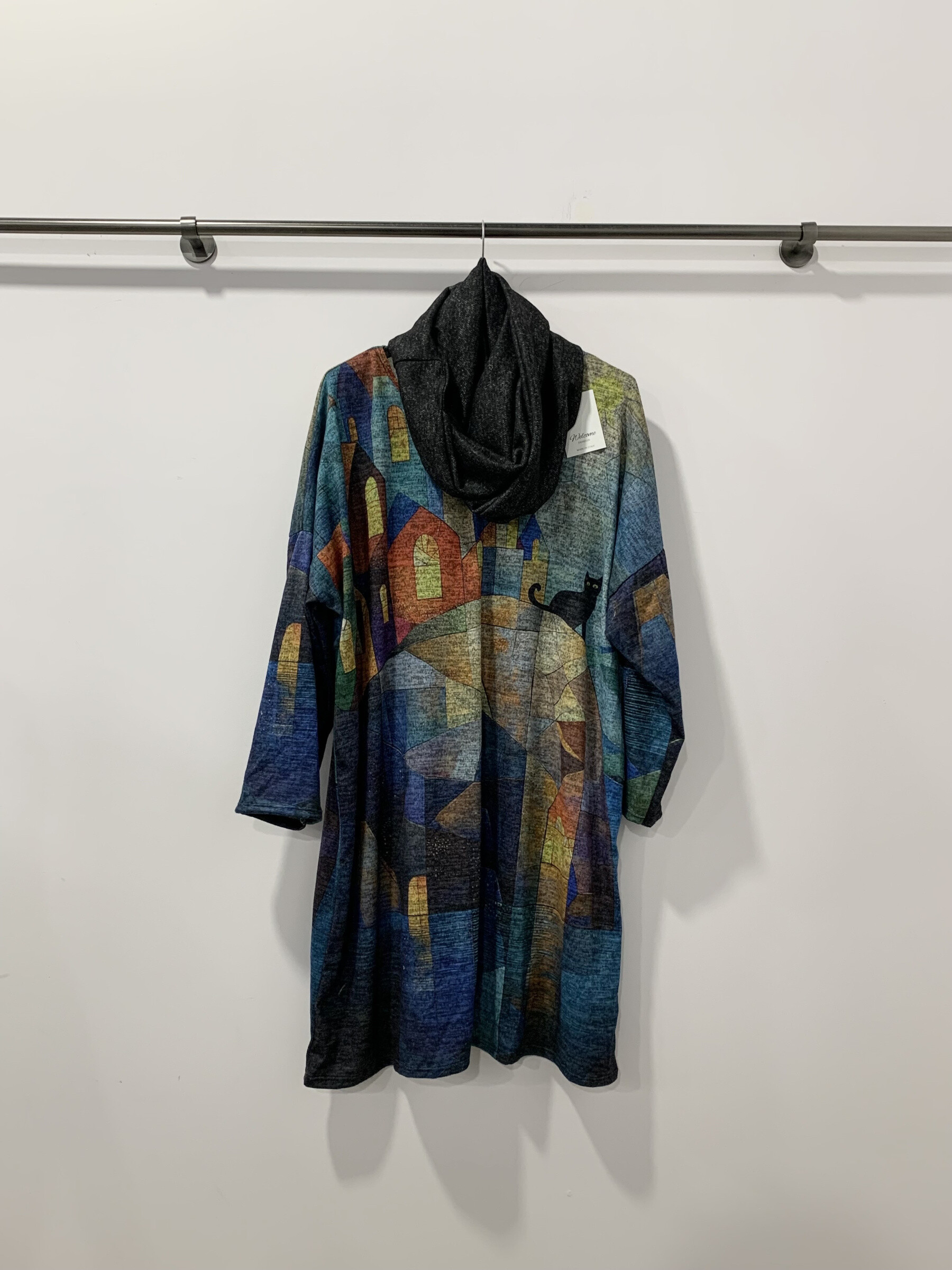 Élégance italienne pour l'automne : robe femme en viscose, polyester et élasthanne, idéale pour la saison froide.