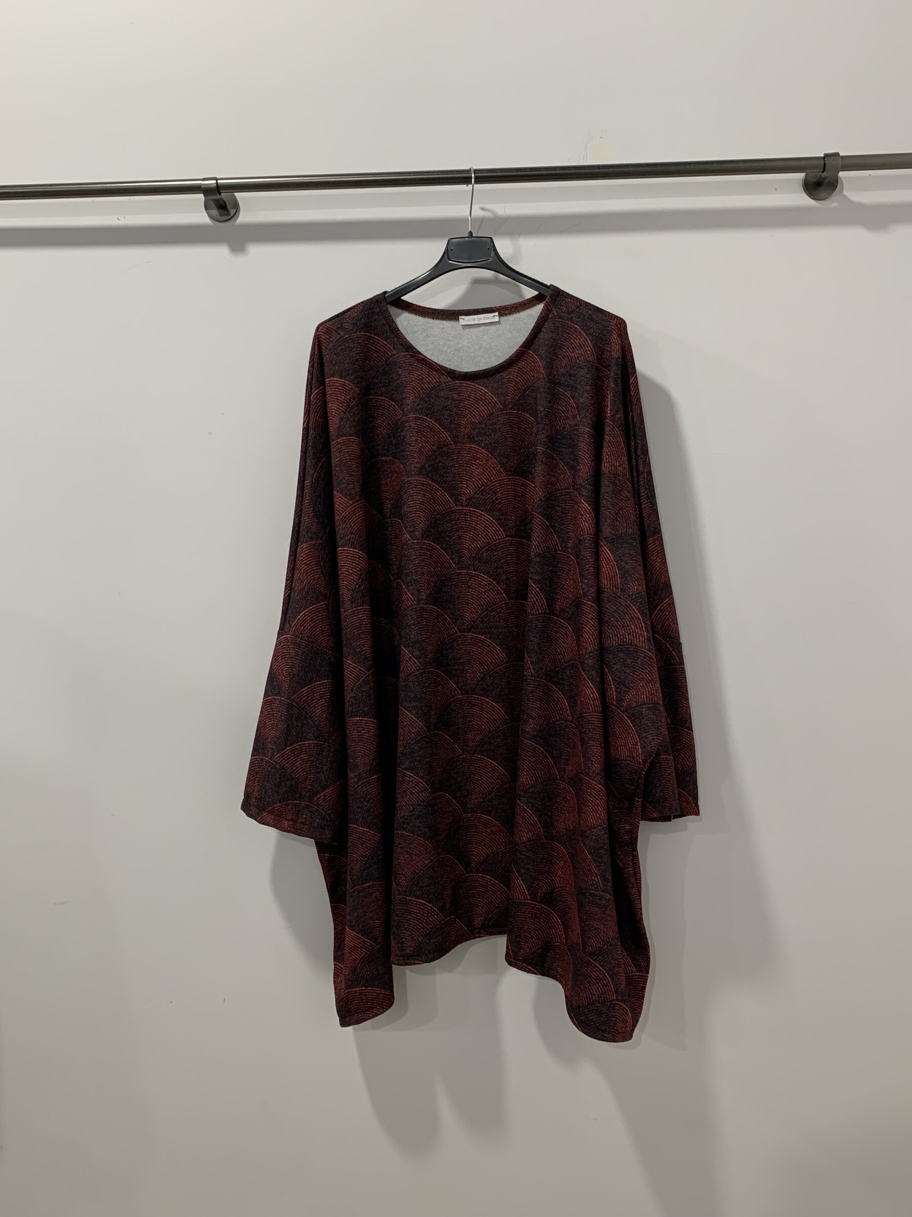Tunique oversize confortable, 60% viscose, pour l'automne, fabriquée en Italie, idéale pour les grandes tailles.