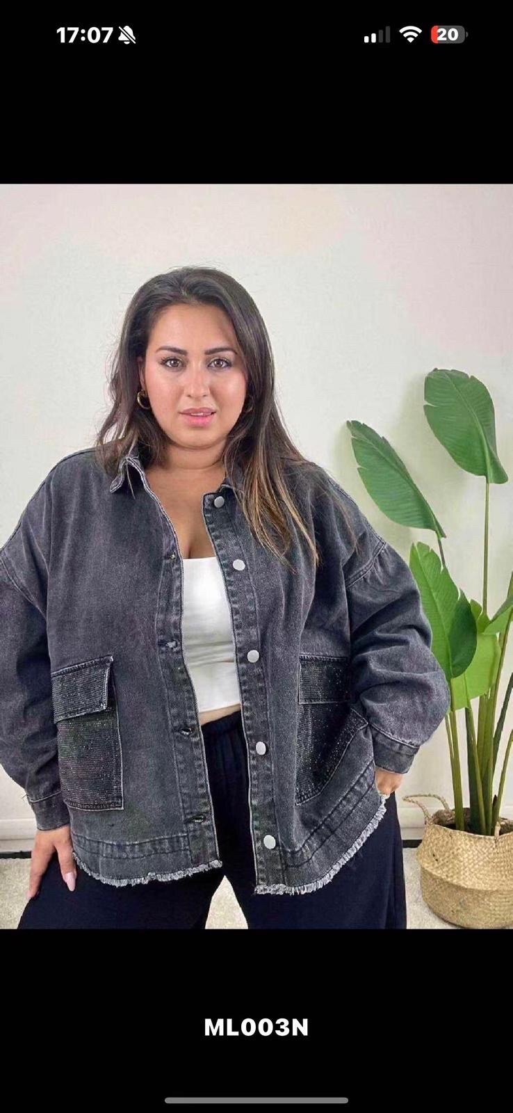 Veste en jean 100% coton, ornée de strass, idéale pour le printemps/été, conçue pour les grandes tailles. Fabriquée en Chine. Poitrine 76cm. Hanche 78cm. Longueur 66cm