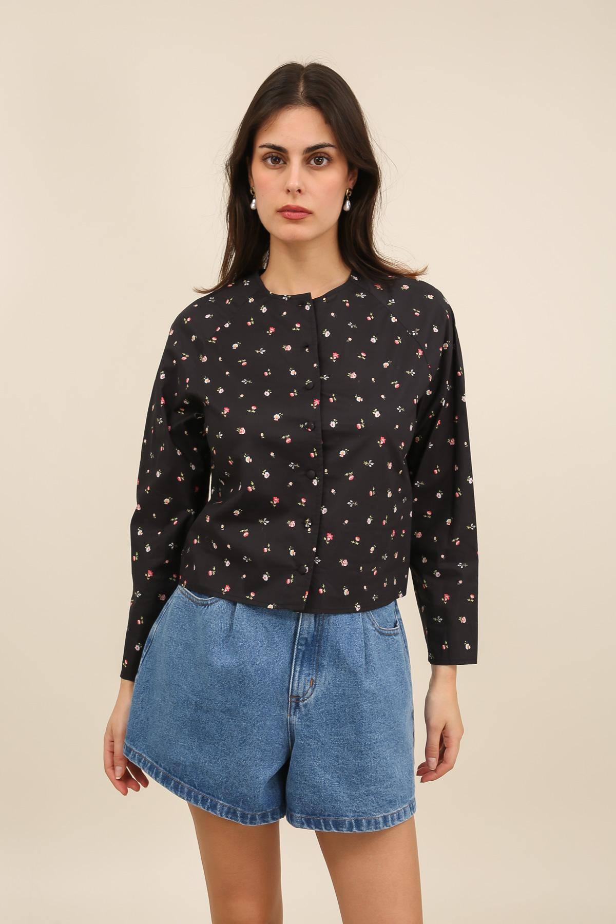 Grossiste DAPHNEA - Blouse femme noire à fleurs – Chemise manches longues imprimé floral