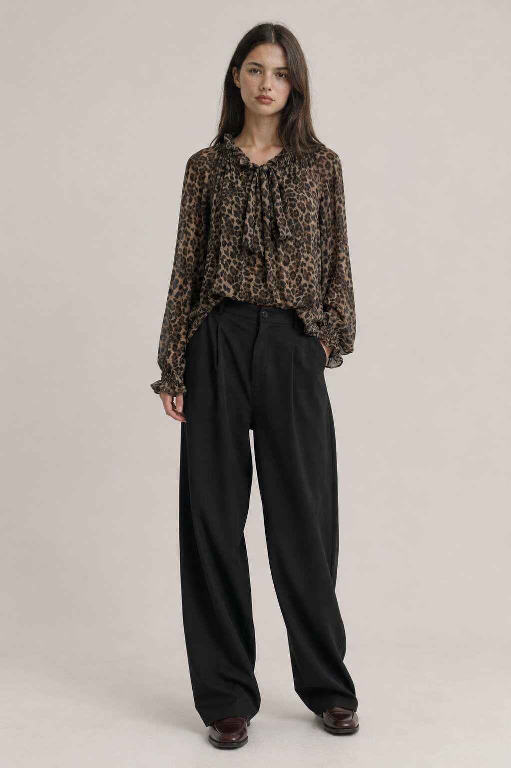 Mayorista DAPHNEA - Blusa de Mujer de Gasa con Estampado de Leopardo y Mangas Largas
