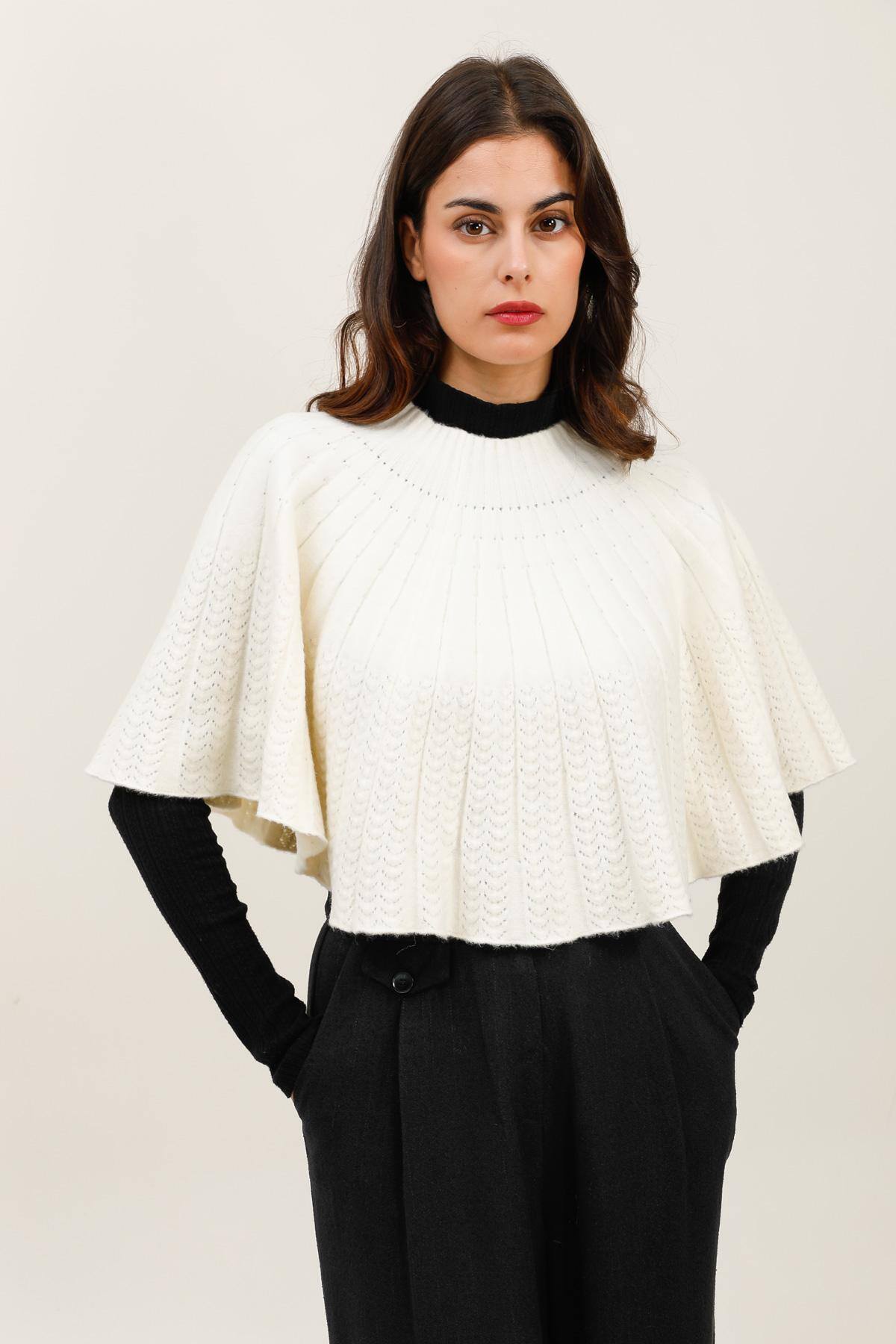 Wholesaler DAPHNEA - KNIT CAPE