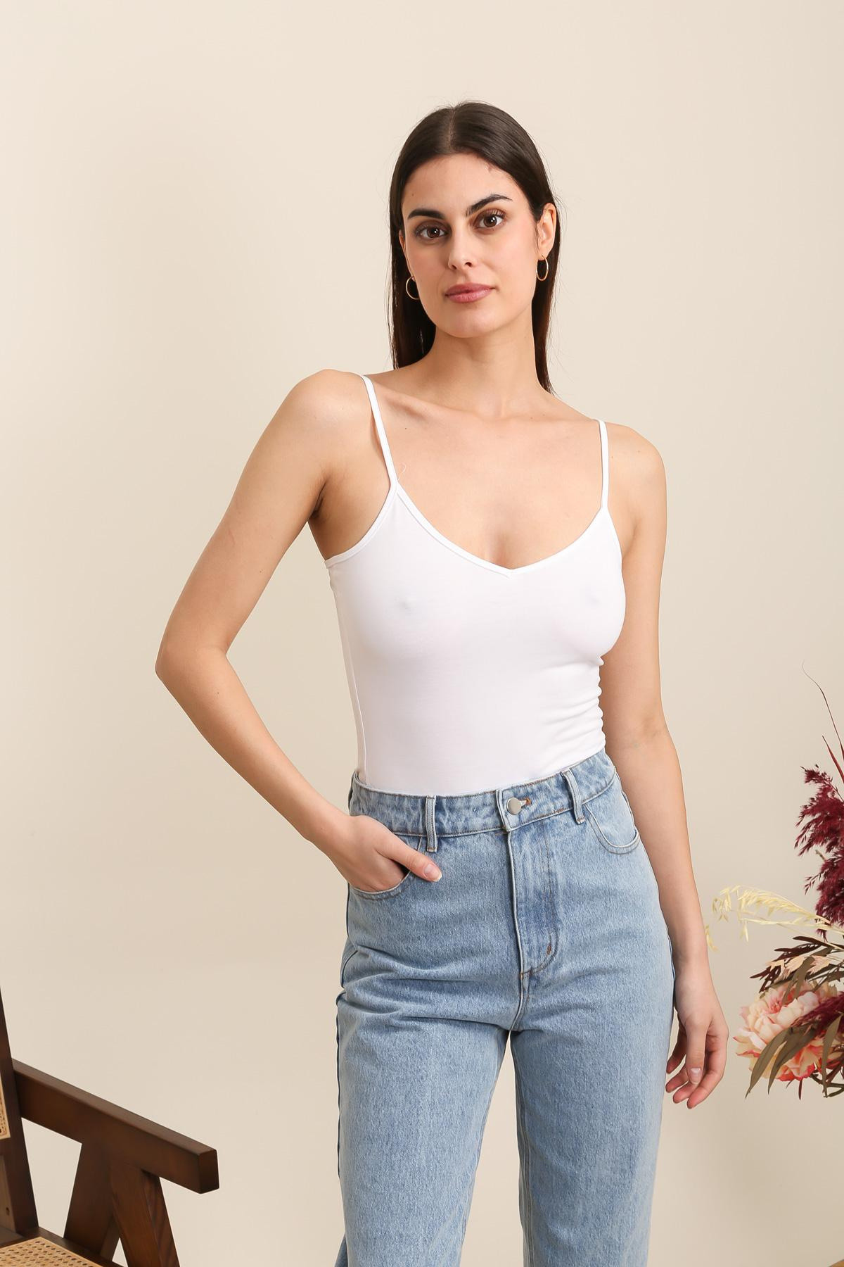 Grossiste DAPHNEA - Débardeur femme fines bretelles réglables col V stretch basique
