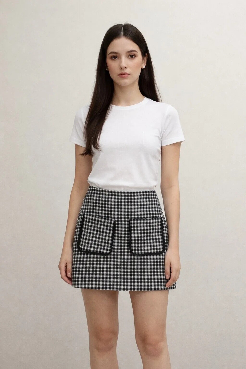 Grossiste DAPHNEA - Jupe femme vichy noir et blanc – Coupe courte avec poches festonnées