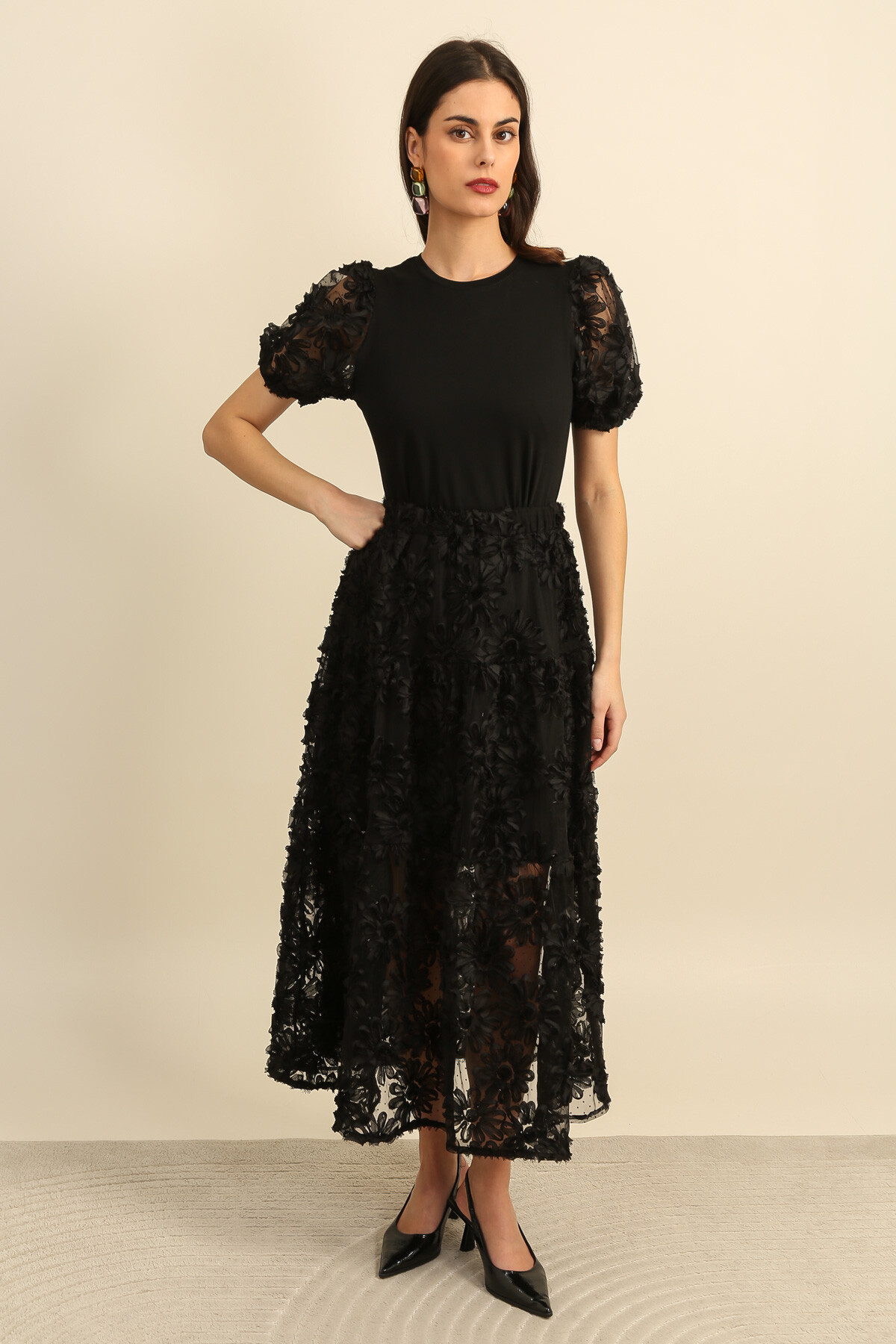 Grossista DAPHNEA - Gonna lunga in mesh con fiori 3D ricamati – Taglio fluido