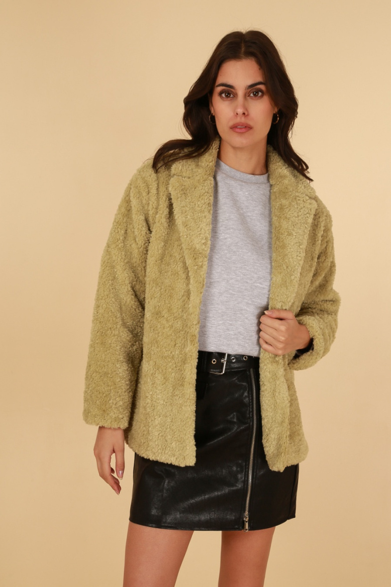 Grossista DAPHNEA - MANTEAU BOUCLETTE