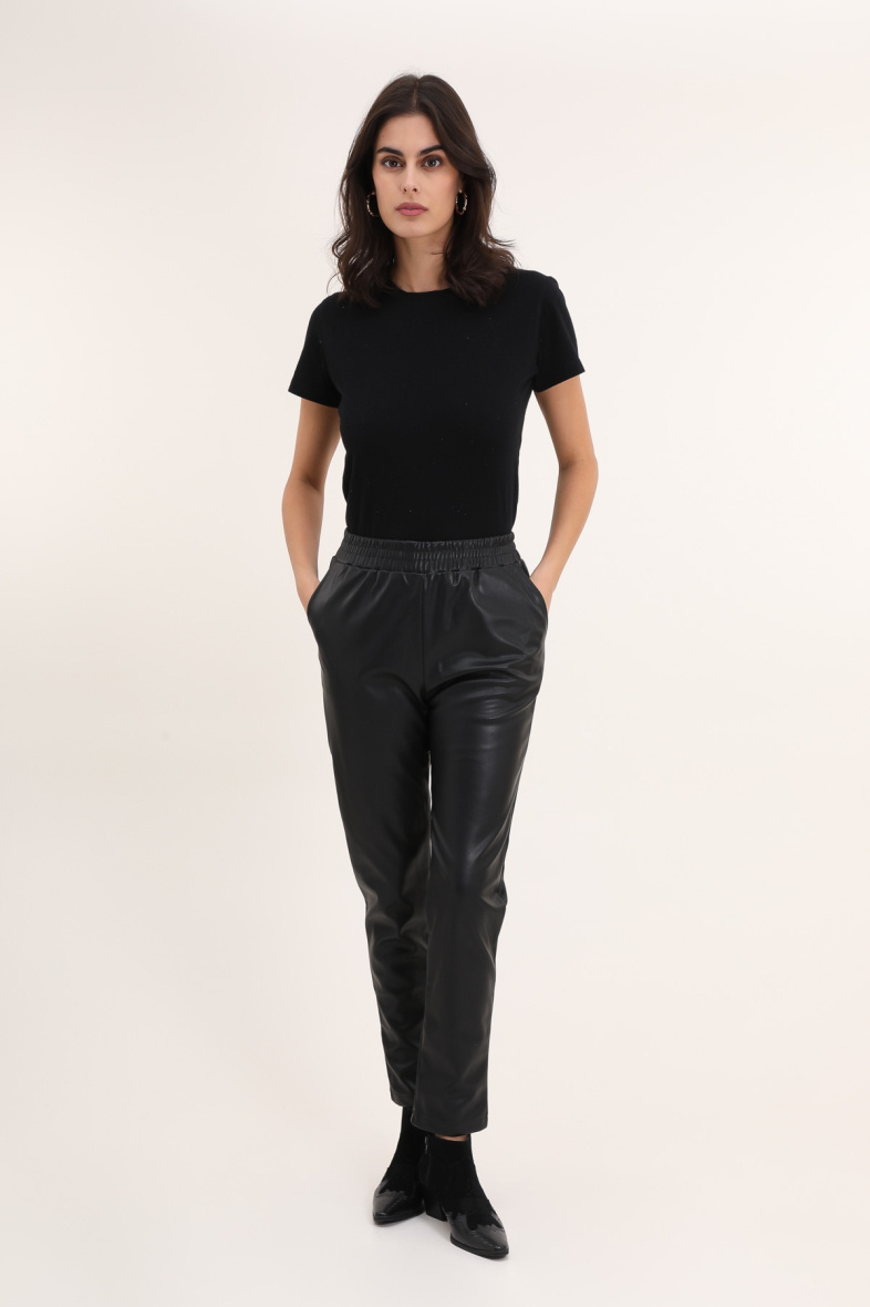 Grossiste DAPHNEA - Pantalon en Simili Cuir façon jogging