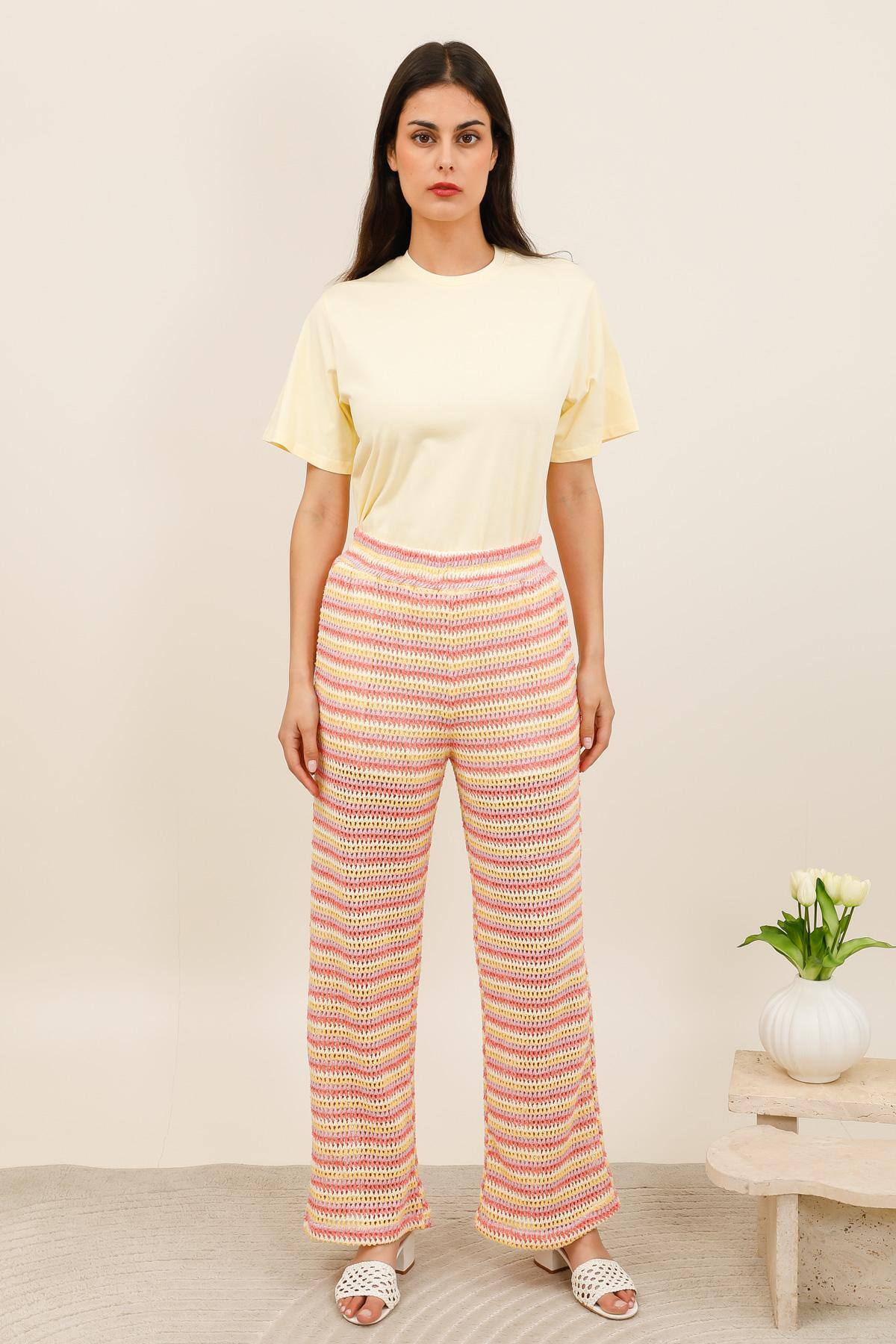 Grossiste DAPHNEA - Pantalon en crochet rayé taille haute coupe large jambe droite taille élastique femme