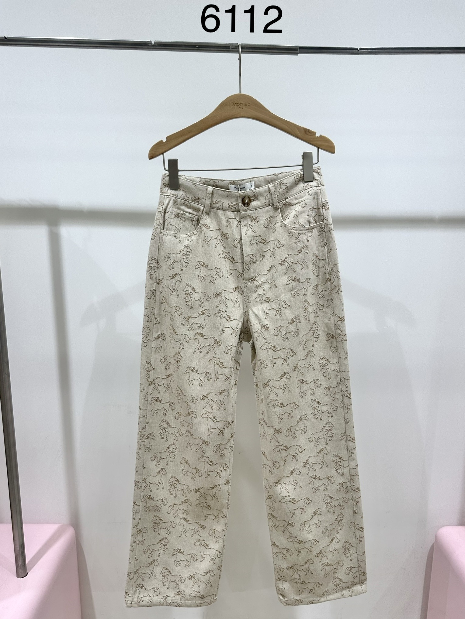 Grossista DAPHNEA - Pantaloni Donna a Gamba Dritta in Jacquard con Motivo Cavalli
