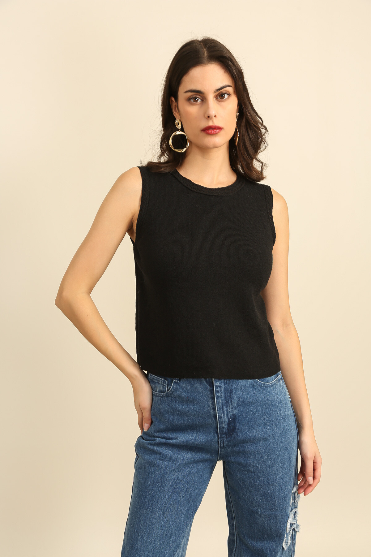 Grossiste DAPHNEA - Top Femme Sans Manches Maille – Débardeur Chic Col Rond