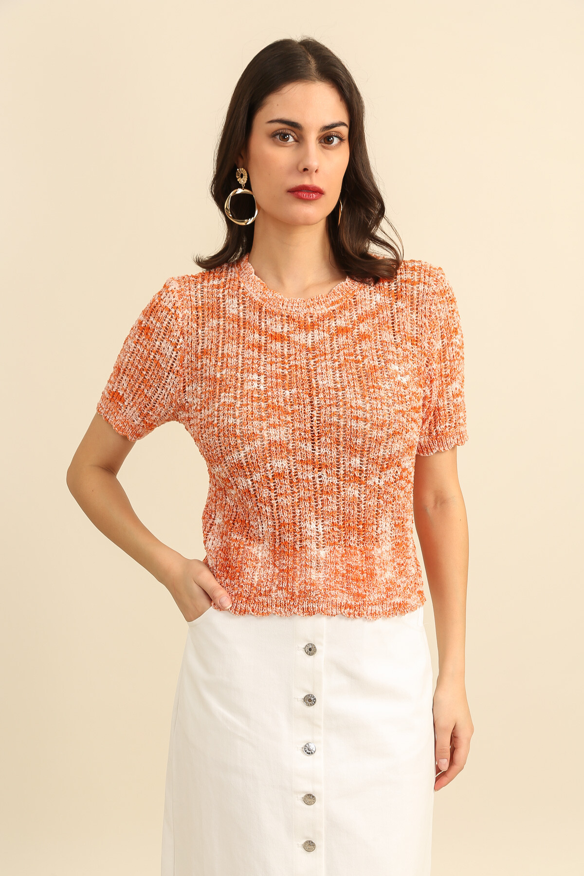 Großhändler DAPHNEA - Damen-Pullover aus meliertem Strick mit kurzen Ärmeln und Rundhalsausschnitt – Mehrfarbiges Stricktop für Frühling und Sommer