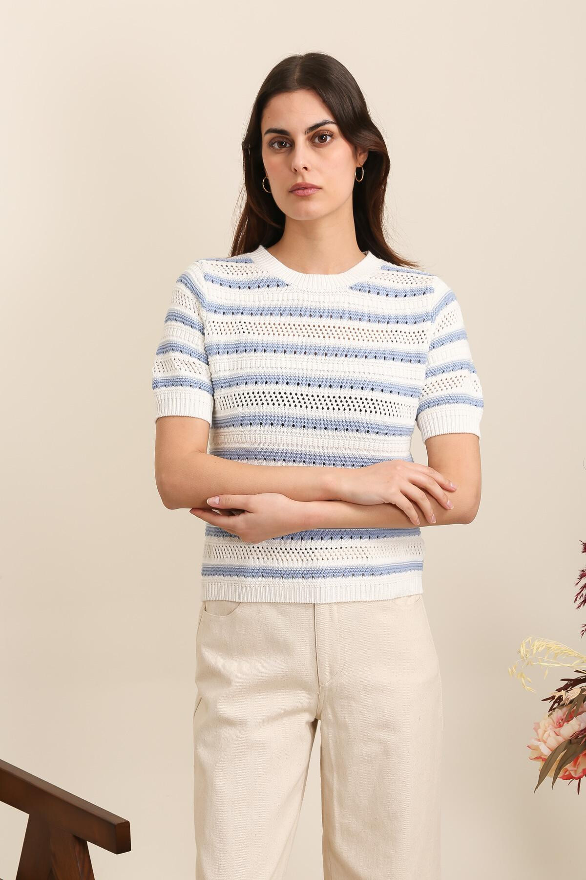 Grossista DAPHNEA - Maglione a maglie aperta