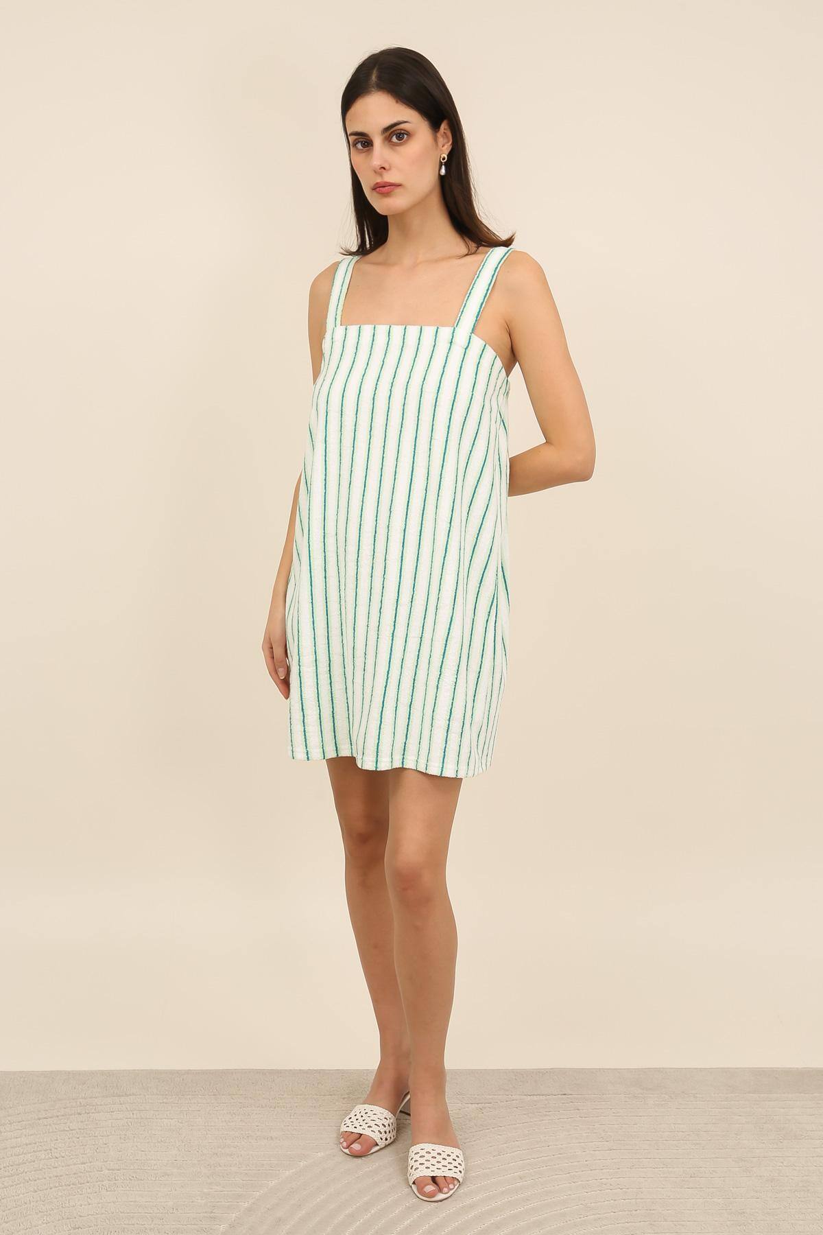 Grossiste DAPHNEA - Robe courte femme à rayures en matière éponge bretelles larges