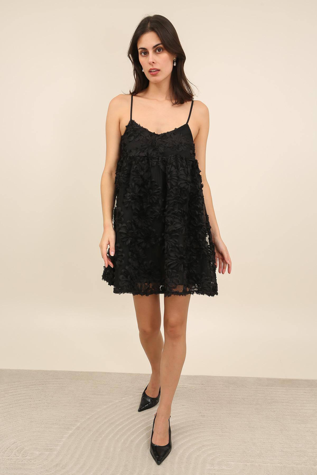 Grossiste DAPHNEA - Robe femme en mesh plumetis brodé – Fleurs 3D bretelles fines élégante