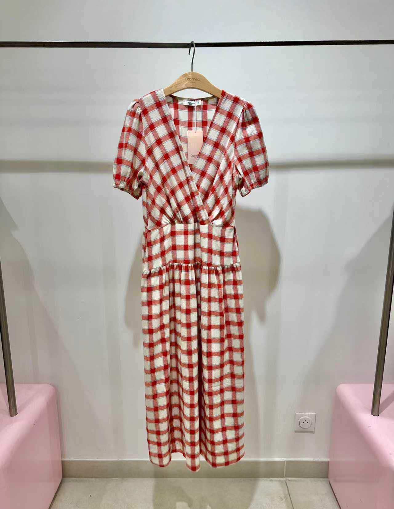 Long plaid dress with short sleeves and V-neck