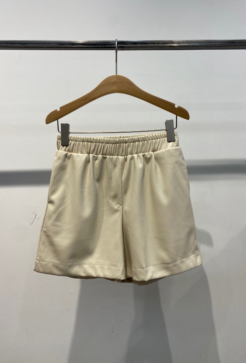 Wholesaler DAPHNEA - Fake leather shorts