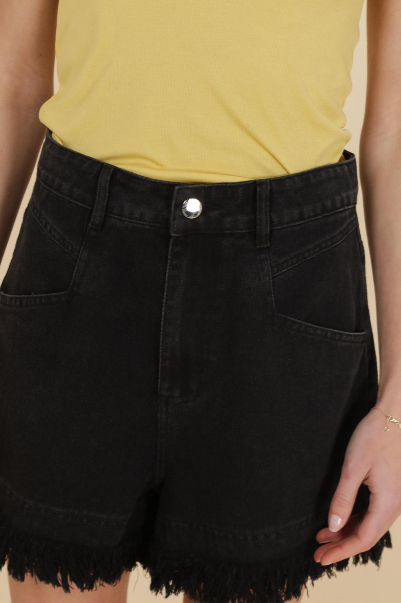 Grossista DAPHNEA - SHORTS CON ORLO FRANGIATO