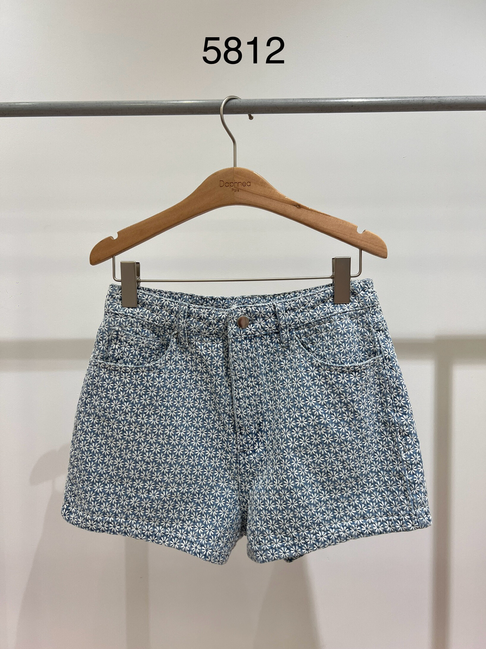 Wholesaler DAPHNEA - EMBROIDERED SHORTS