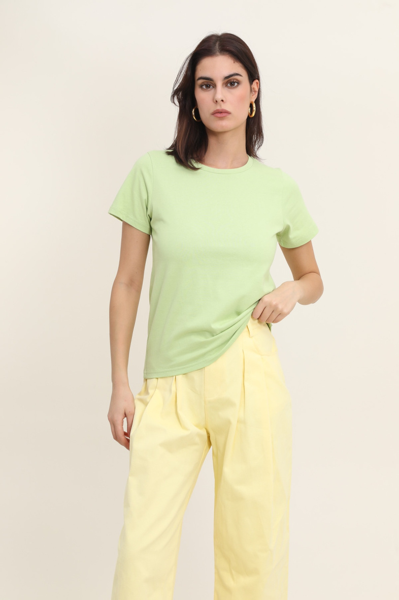 Grossista DAPHNEA - T-shirt in cotone semplice con scollo rotondo