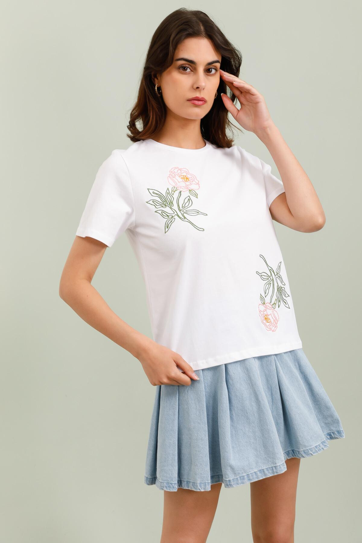 Wholesaler DAPHNEA - Embroidered flowers t-shirt