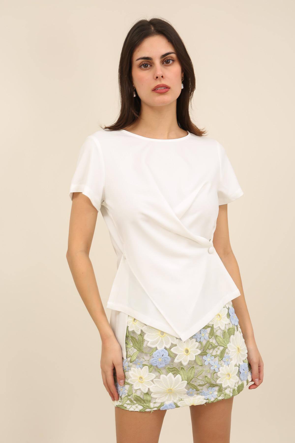 Grossiste DAPHNEA - Top femme drapé asymétrique – Blouse chic manches courtes élégante