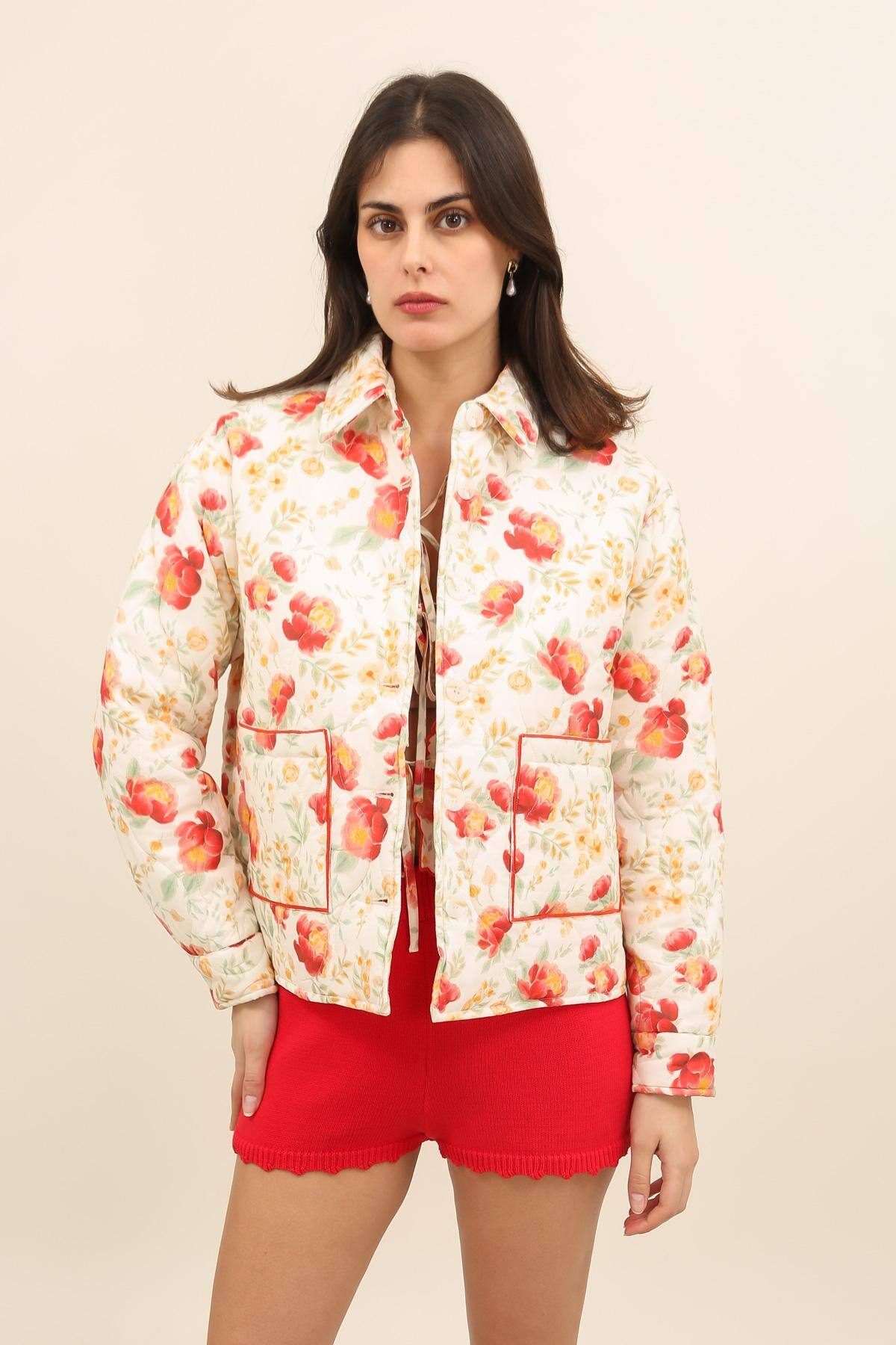 Grossiste DAPHNEA - Veste femme matelassée imprimé fleurs manches longues fermeture boutonnée avec poches
