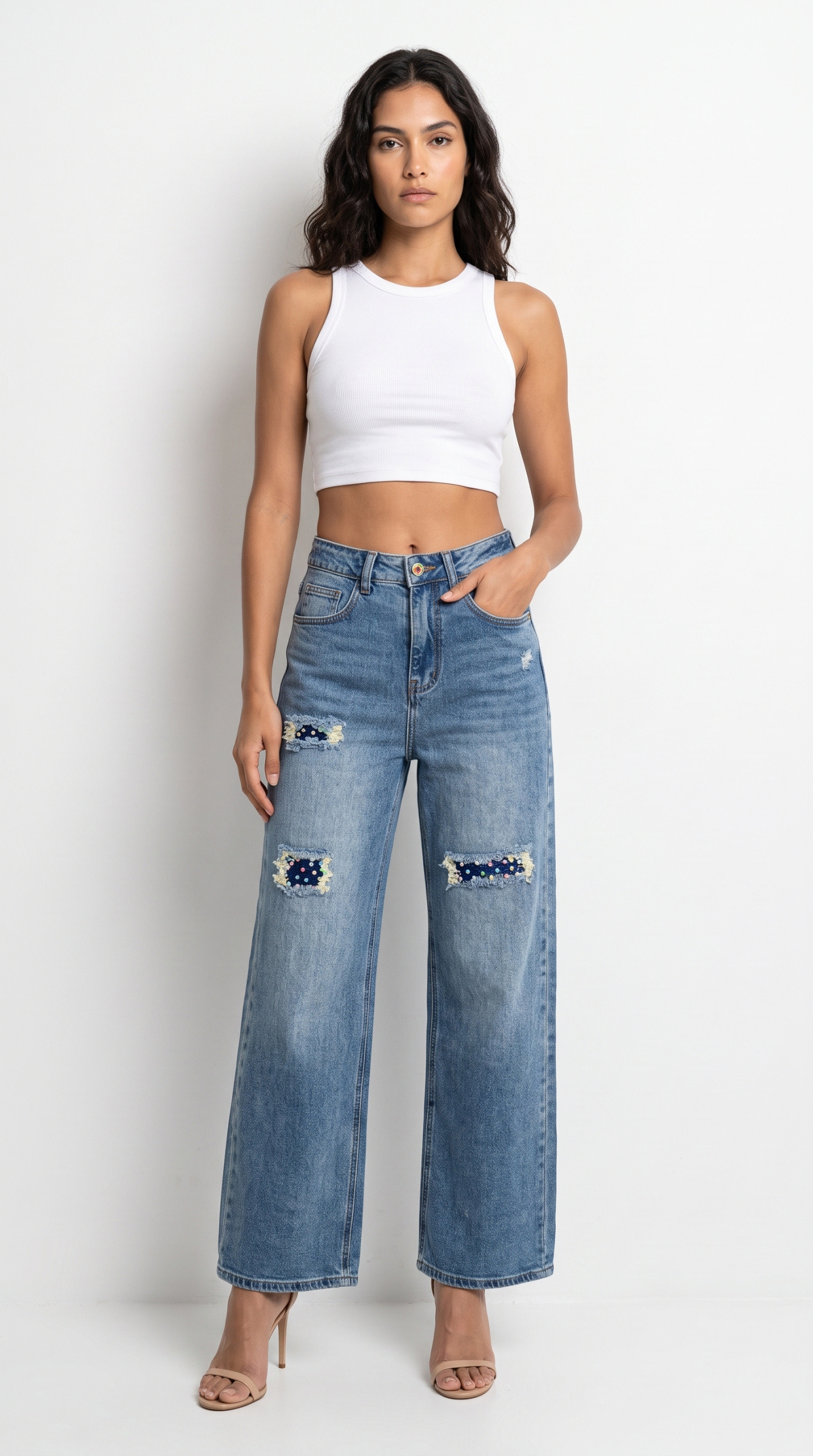 Wholesaler Daysie - Straight-Leg Jeans with Distressed Rhinestone Patches