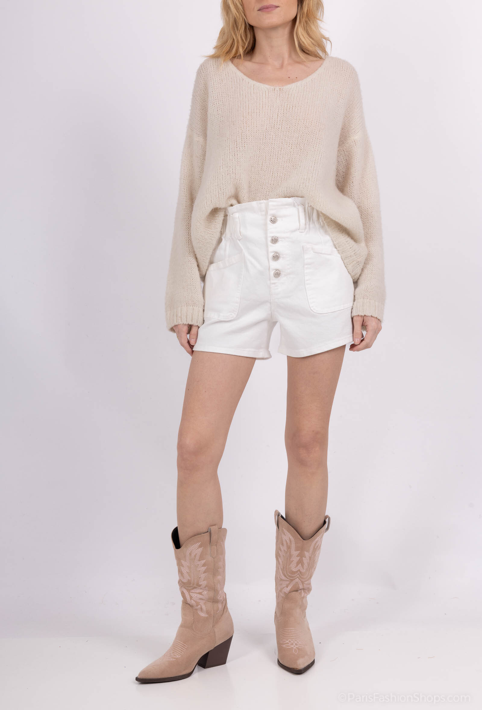 Stylish white cotton elastane shorts, perfect for summer, breathable and comfortable, imported.