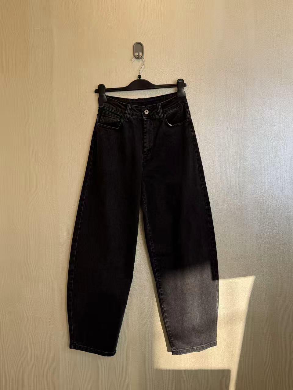 Grossista DEFENCE - Pantalone donna a banana nero in cotone jeans