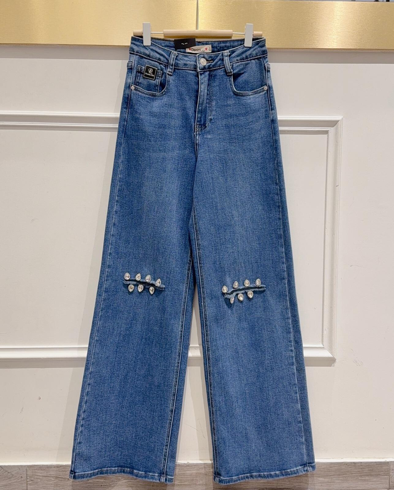 Wholesaler DENIM LIFE - Super wide leg ripped stretch jeans with diamonds