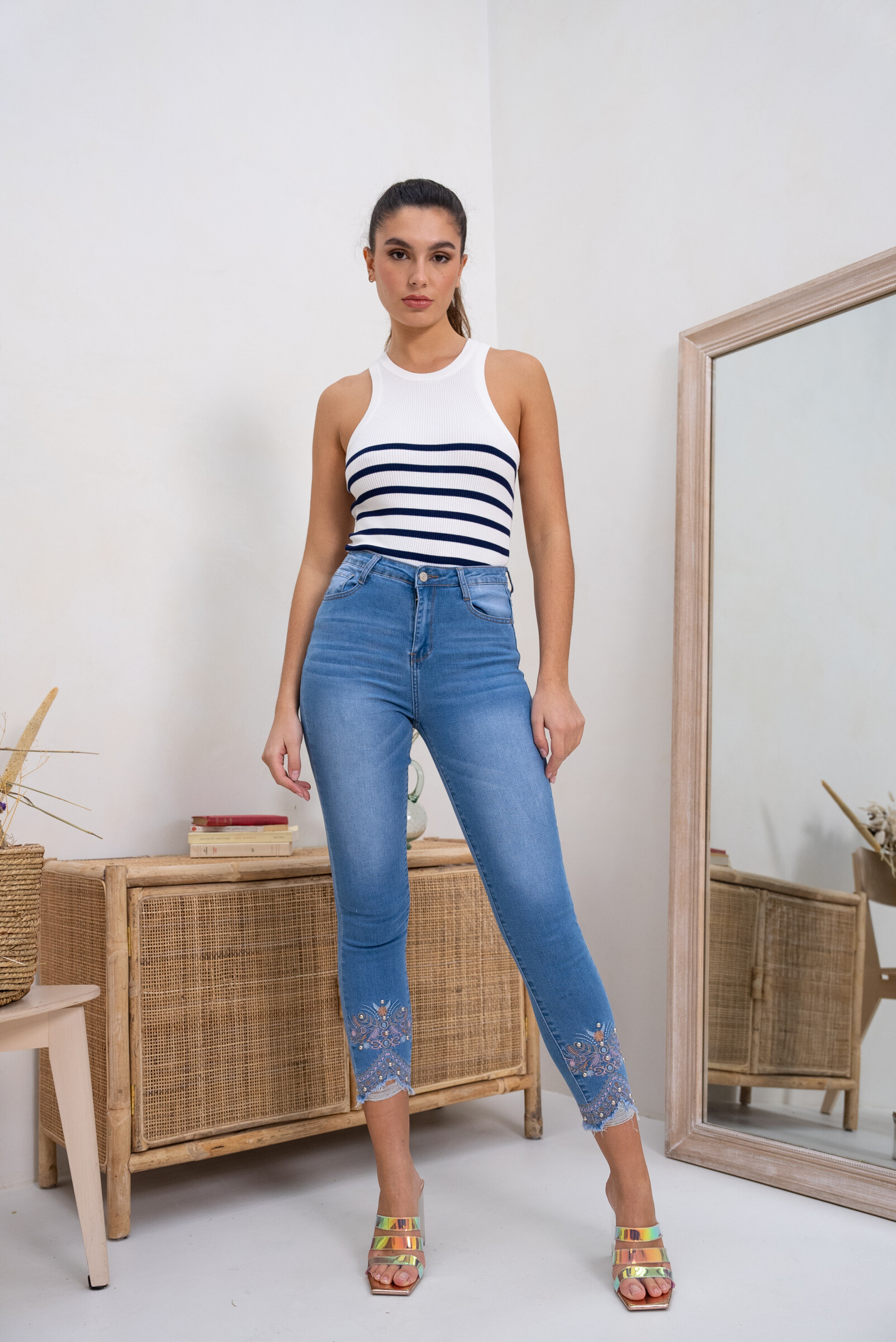 Grossista DENIM LIFE - Jeans skinny stretch con ricami e strass
