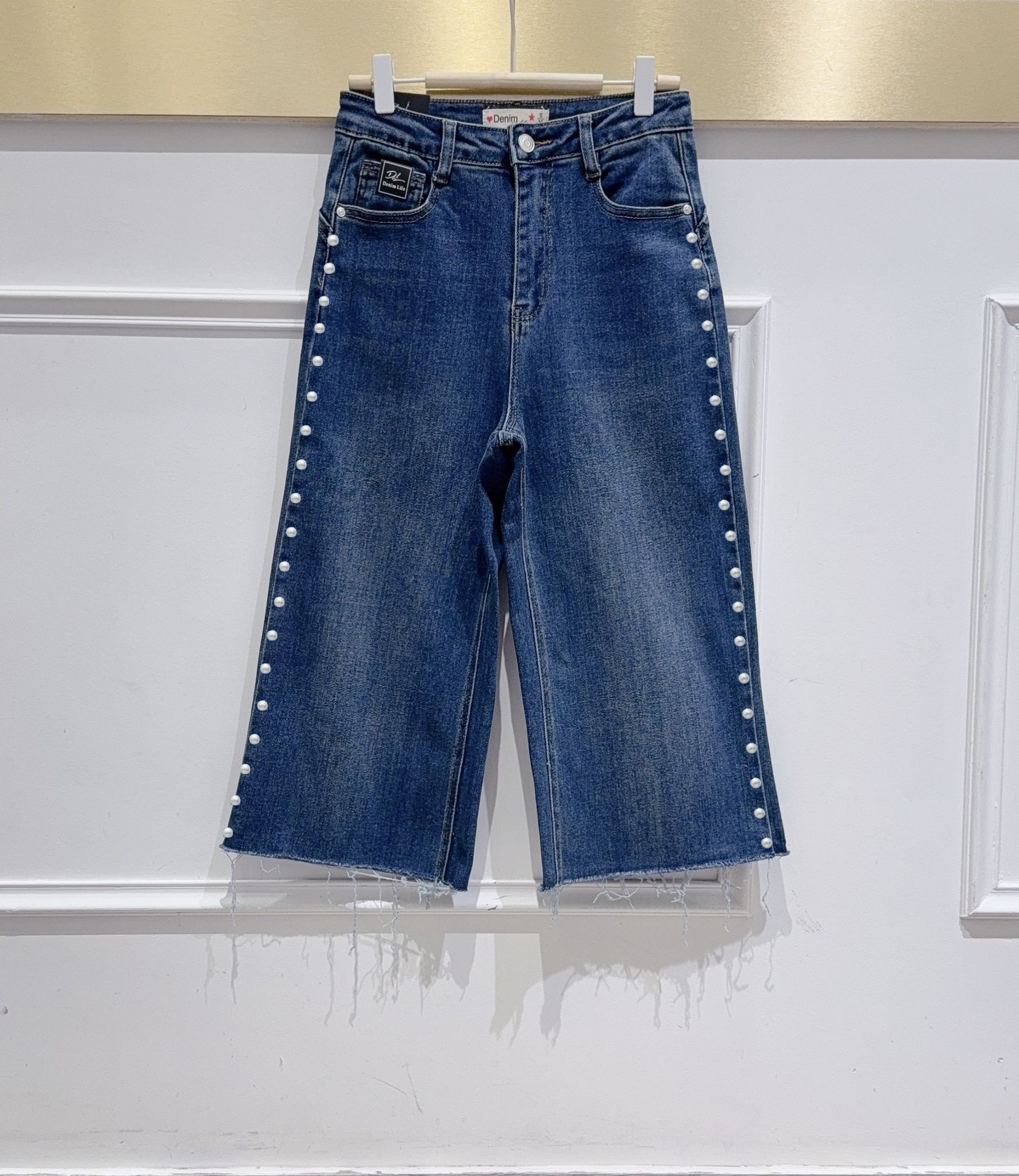 Wholesaler DENIM LIFE - Wide leg stretch denim Bermuda shorts with pearls