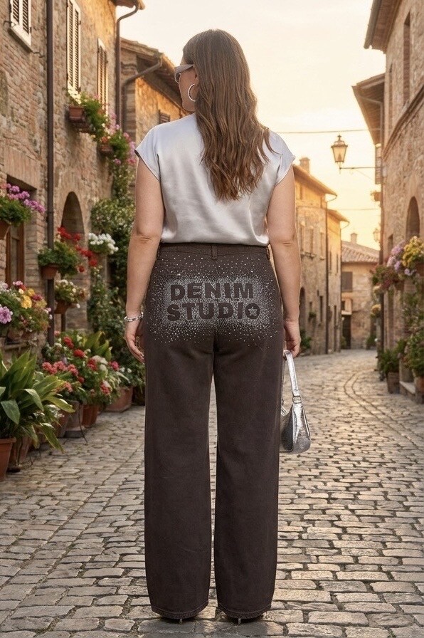 Großhändler DENIM LIFE - Weit geschnittene Stretch-Jeans mit überkreuztem Bund in großen Größen.