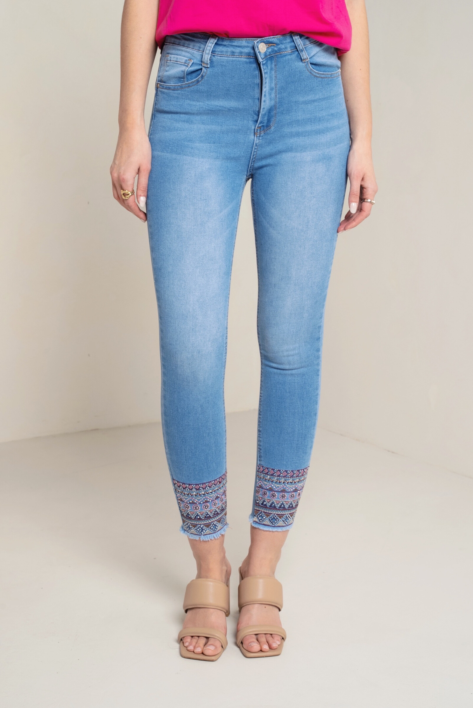 Mayorista DENIM LIFE - Vaqueros skinny stretch con bordados y pedrería