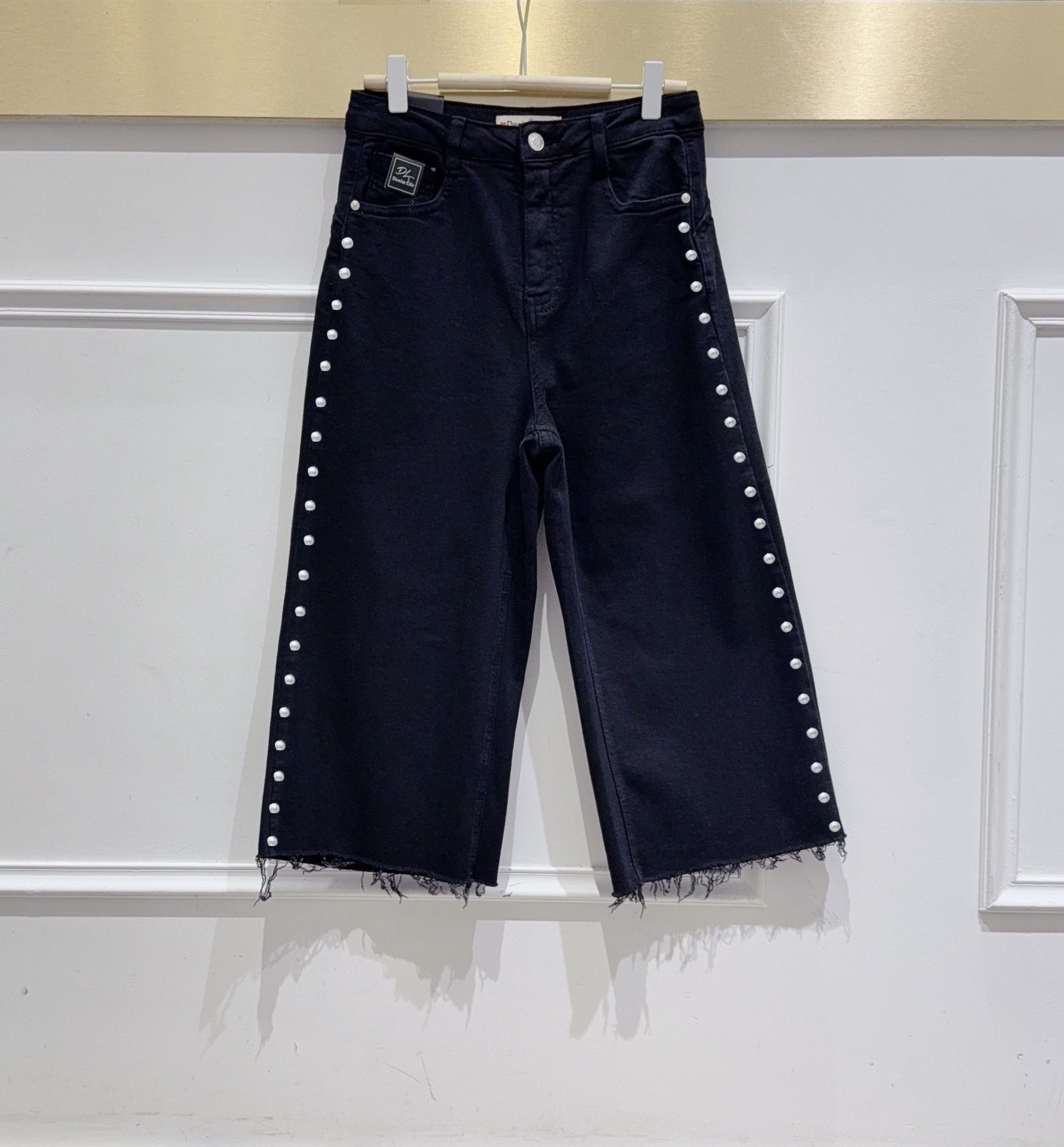 Wholesaler DENIM LIFE - Wide leg stretch denim Bermuda shorts with pearls