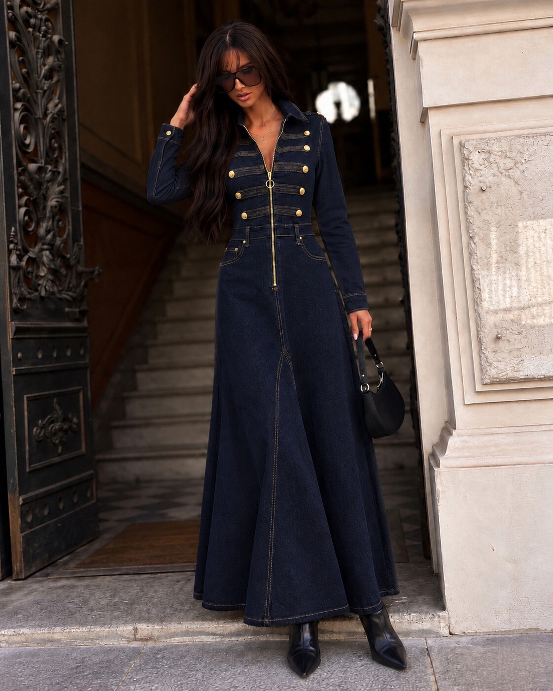 Großhändler DENIM LIFE - Langes Stretch-Jeanskleid mit goldenen Knöpfen