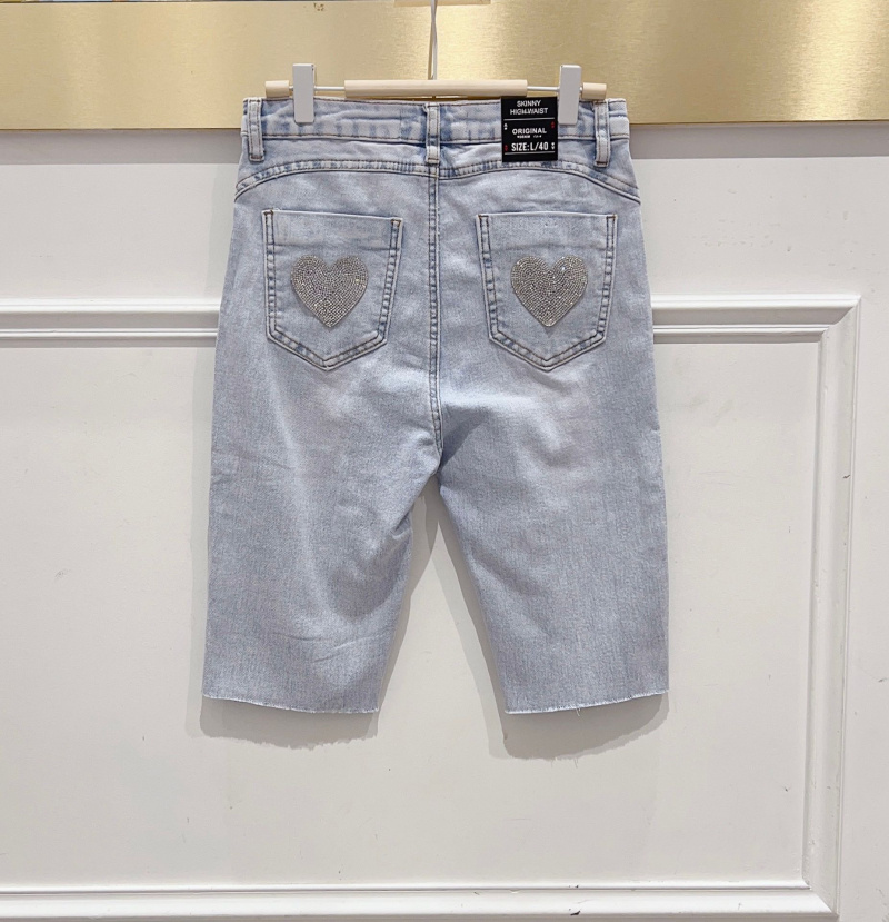 Grossiste DENIM LIFE - Bermuda en jean stretch avec cœurs  strass grande taille