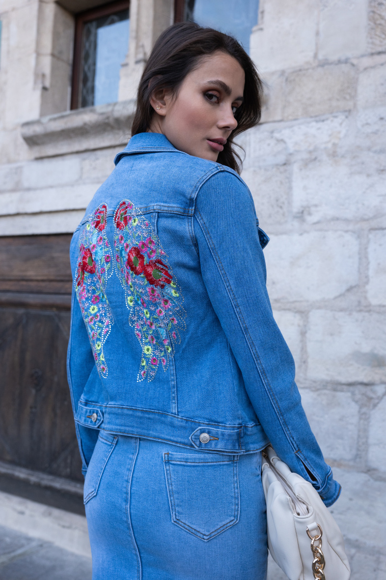 Veste en jean stretch avec broderie