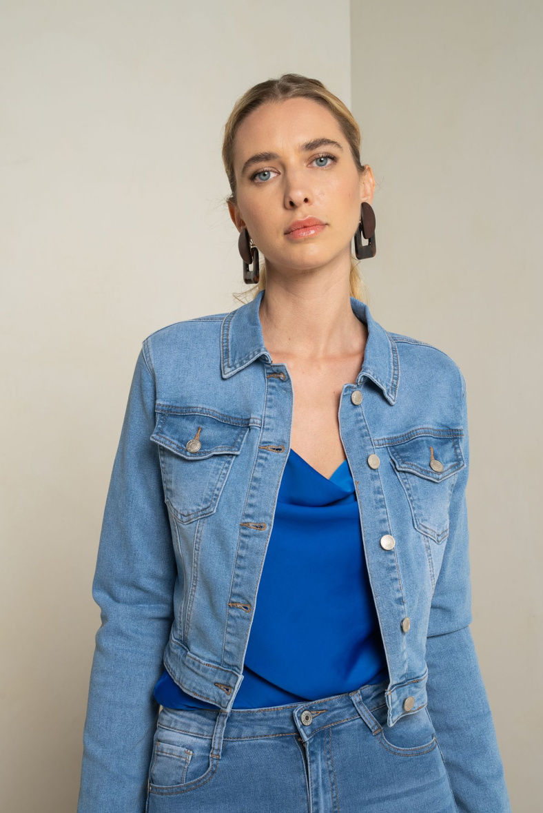 Wholesaler DENIM LIFE - Stretch denim jacket with pearls and diamonds
