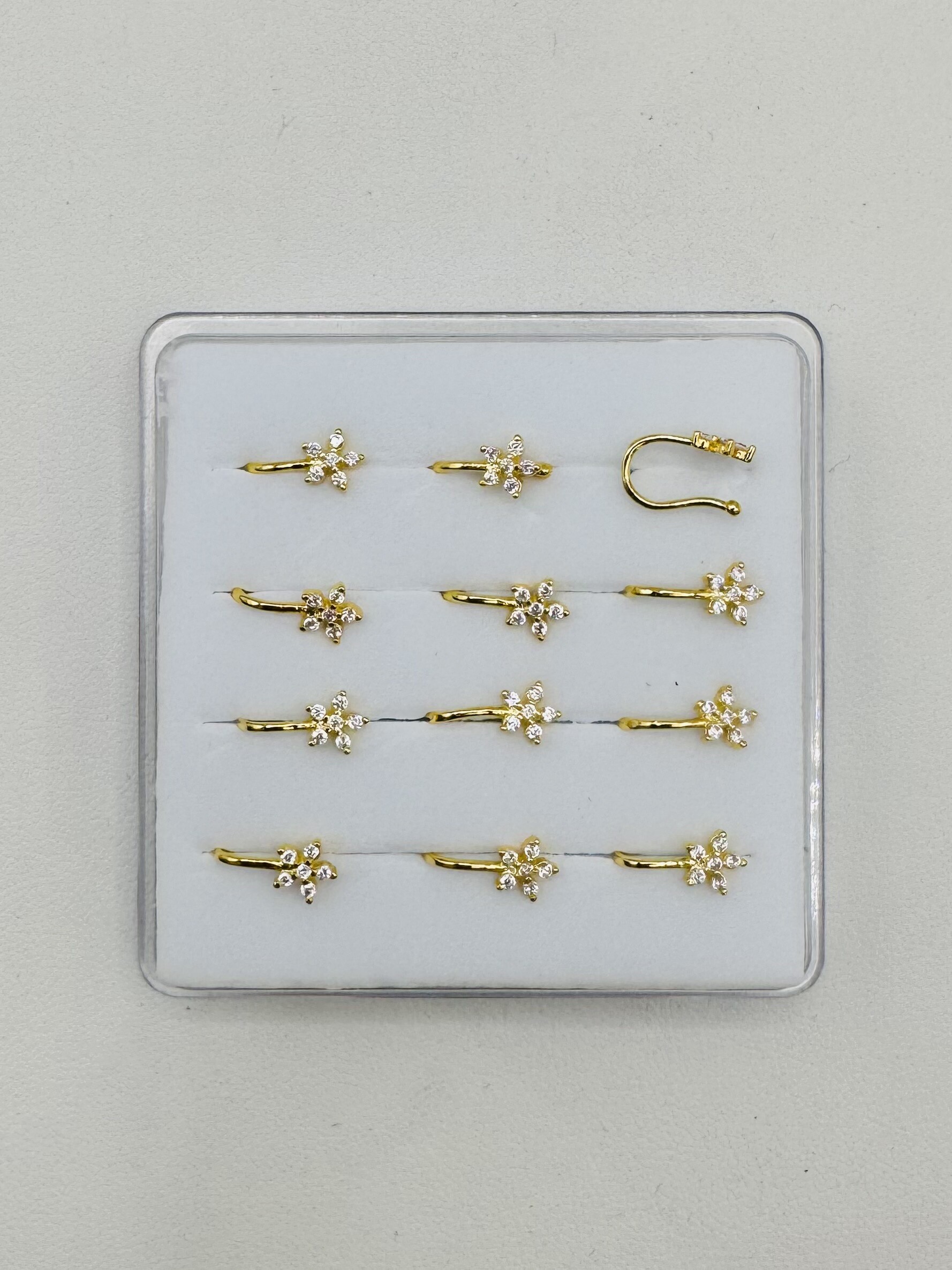 Großhändler Diamond - Falscher Nasenclip-Piercing mit Strassblume