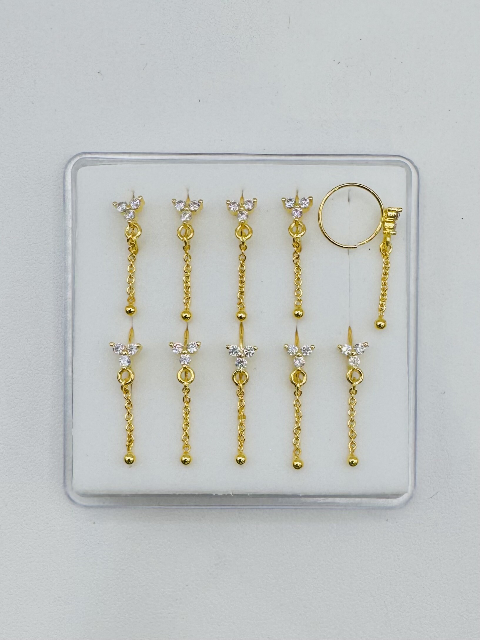 Großhändler Diamond - Nasenring-Piercing mit einer 3-blättrigen Zirkoniumblume, mit einer hängenden Kette und Perle