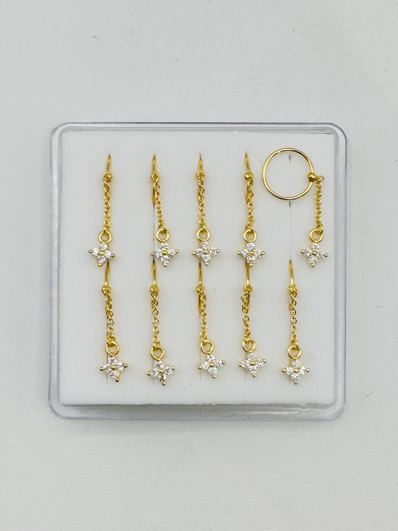 Großhändler Diamond - Nasenring-Piercing mit Kette und herabhängendem vierblättrigem Zirkoniumblütenanhänger