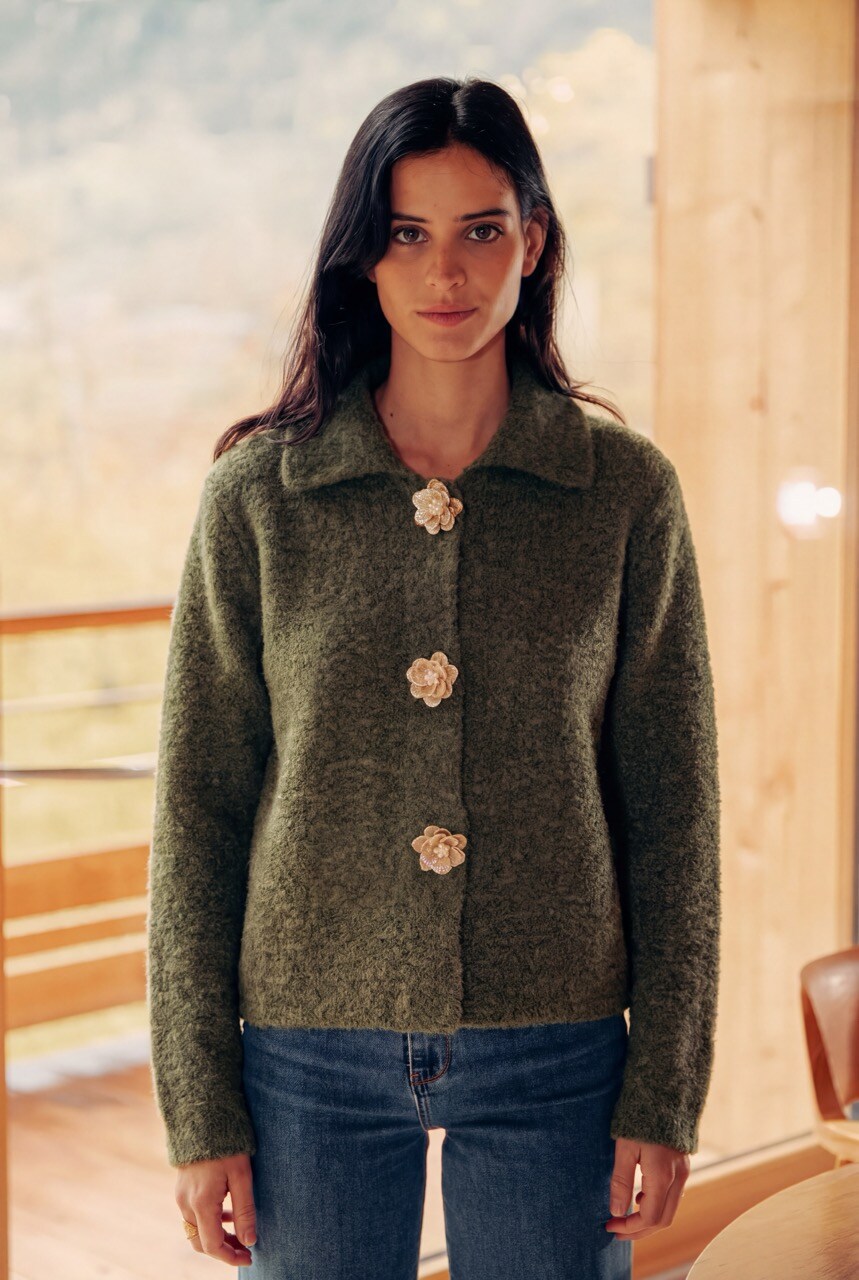 Grossiste DIVA TEX - Cardigan avec col et grands boutons fleurs