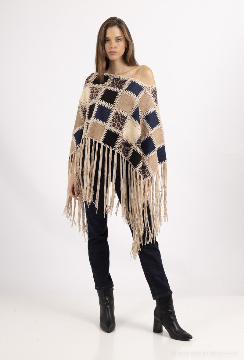 Großhändler Dix-onze - Poncho mit Haken in der Hand